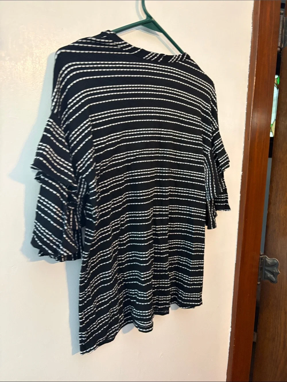 Kim & Cami Black & White Striped Short Sleeve Tee size Large